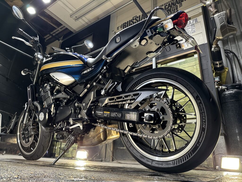Z900RS後方の施工前全景